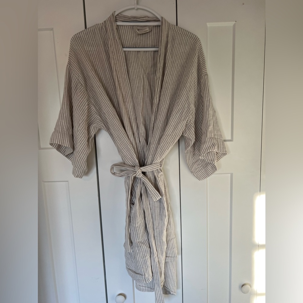 Magnolia linen bathrobe